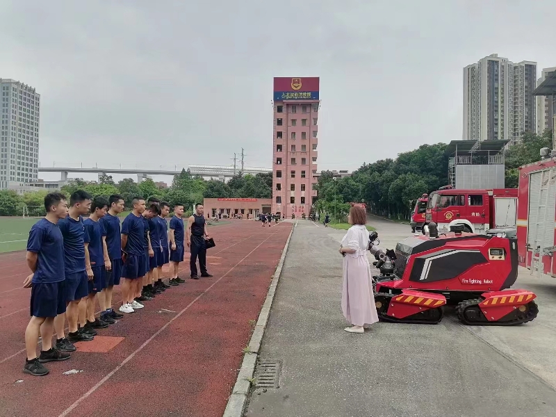 舉升搶險主戰(zhàn)消防車、全地形消防滅火機(jī)器人巡展演示圓滿結(jié)束